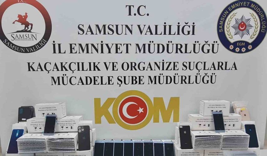 Samsun’da kaçak telefon parçaları ele geçirildi