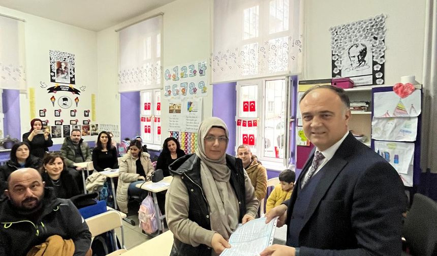 Sinop İstiklal İlkokulu’nda velilere özel karne uygulaması