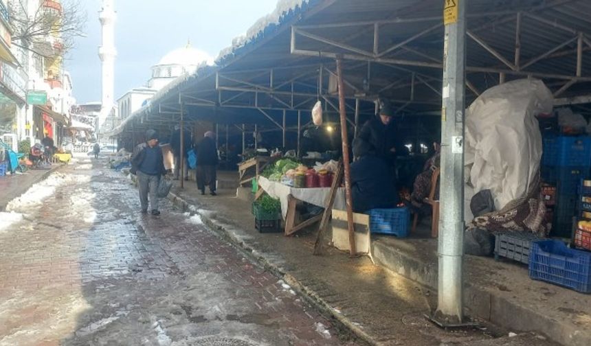 Gerze pazarında kar durgunluğu yaşandı