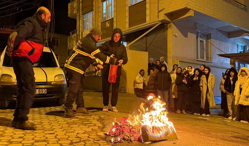 Üniversite öğrencilerine yangın güvenliği eğitimi verildi