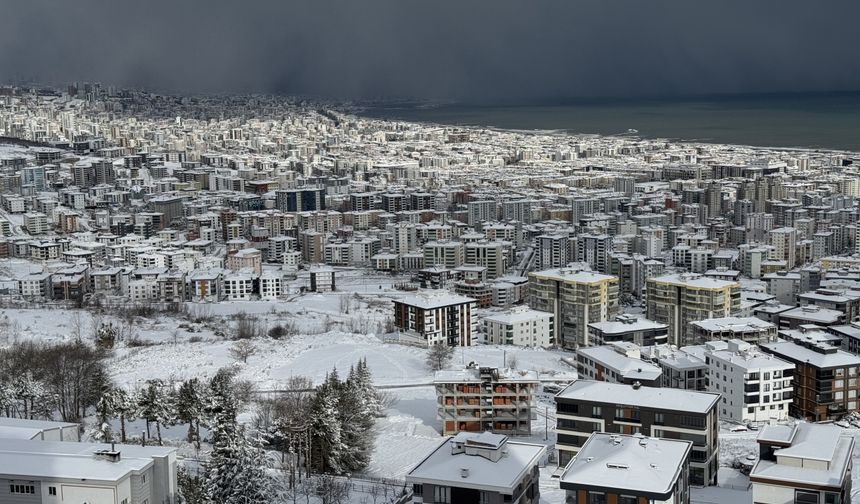 Kar Samsun'u etkilemeye devam ediyor