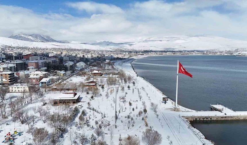 Kar yağışının ardından kartpostallık görüntüler