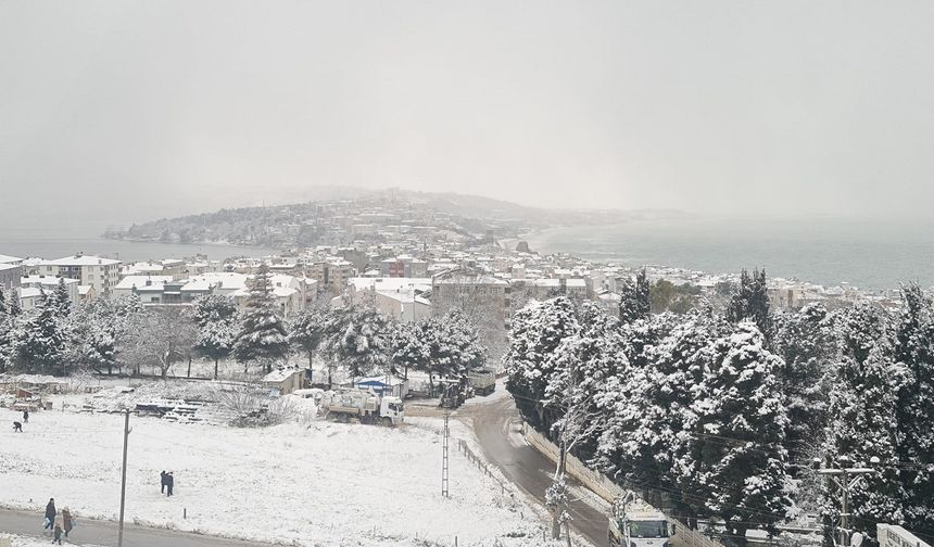 Sinop kent merkezi beyaza büründü