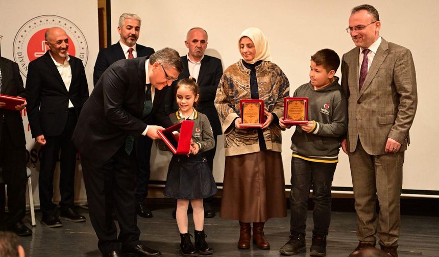 Sinop'ta iyilik önderlerine plaket verildi