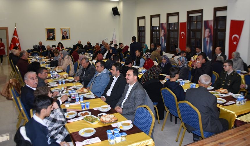 Şehit aileleri ve gaziler onuruna iftar yemeği