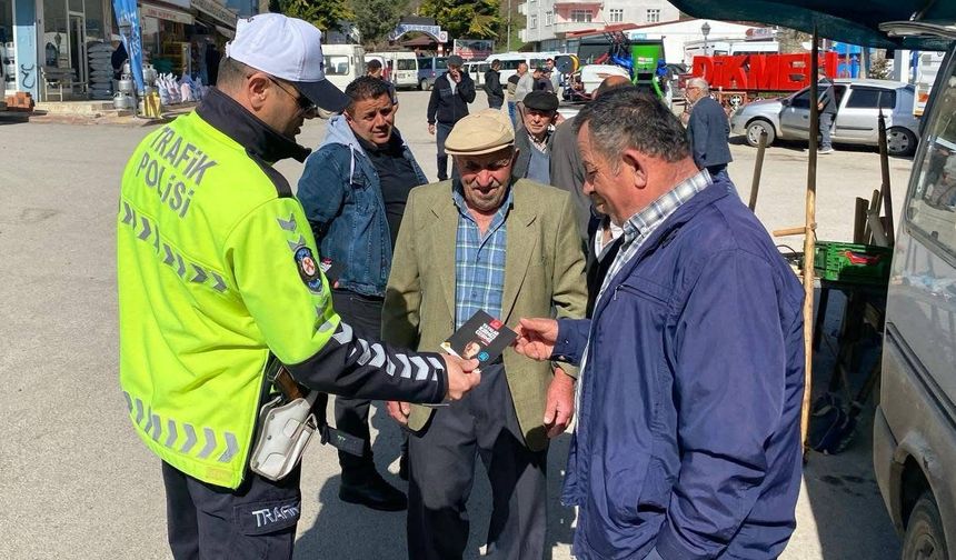 Vatandaşlara trafik kuralları bilgilendirmesi yapıldı