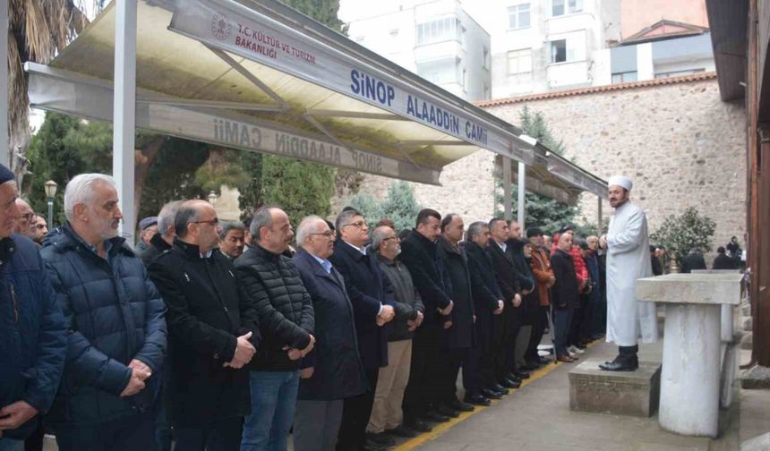 Sinoplular şehit Filistinliler için gıyabi cenaze namazı kıldı