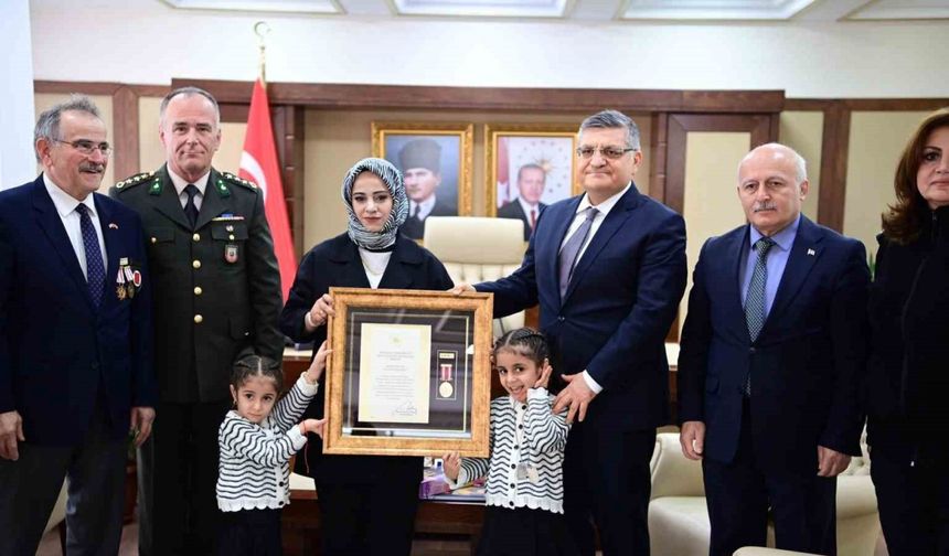 Sinop’ta şehit ailesine devlet övünç madalyası verildi