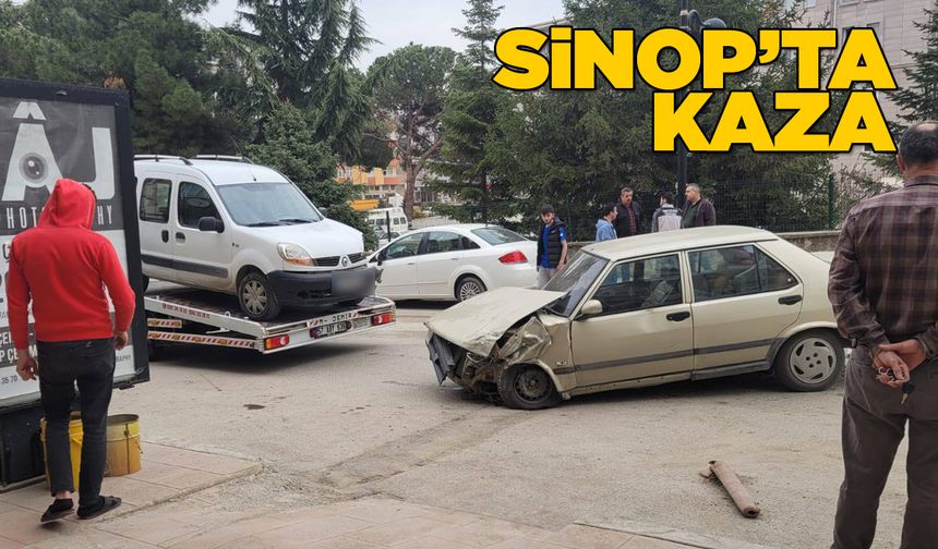 Sinop’ta hafif ticari araç ile otomobil çarpıştı