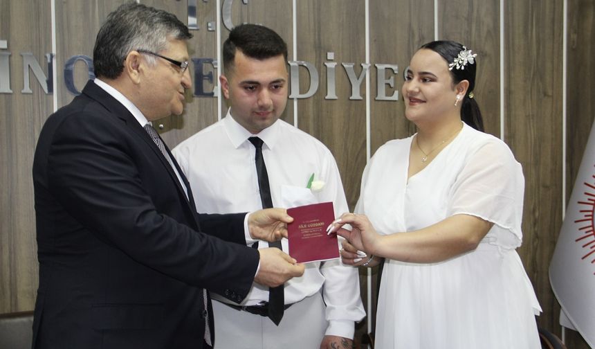 Sinop'ta genç çift faizsiz kredi desteğiyle dünyaevine girdi