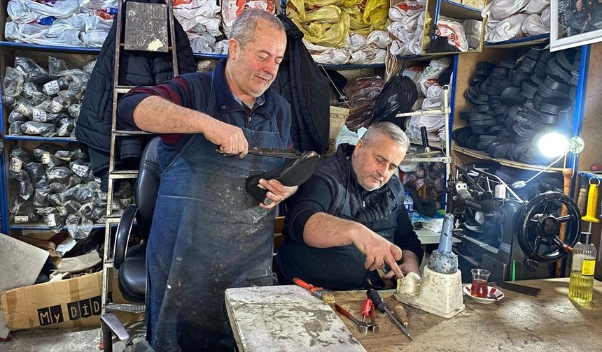 Ayakkabı tamirciliğinde 45 yıllık serüven