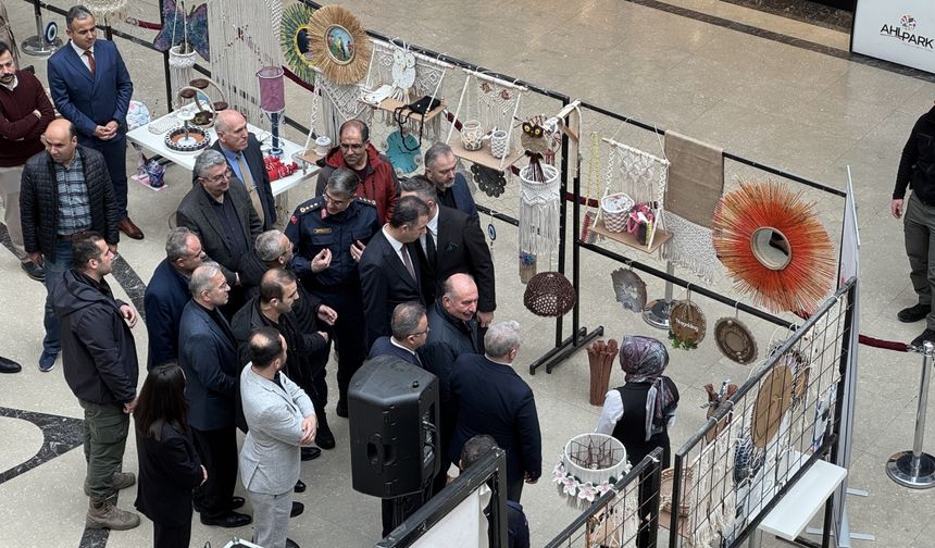 Tutuklu ve hükümlüler atık malzemelerden eşyalar yaparak satışa sunuyor