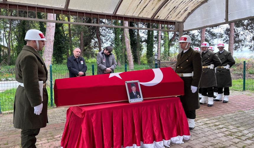 Vefat eden Kıbrıs gazisi son yolculuğuna uğurlandı