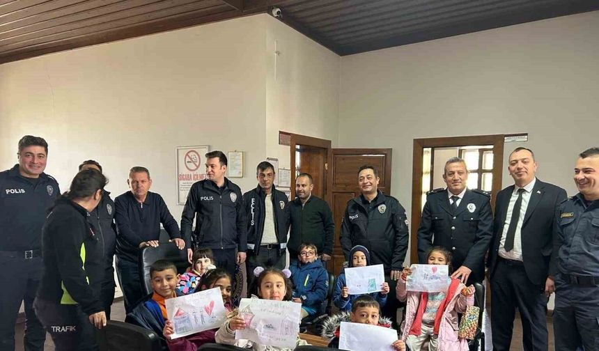 Öğrencilerden emniyet amirliğine ziyaret