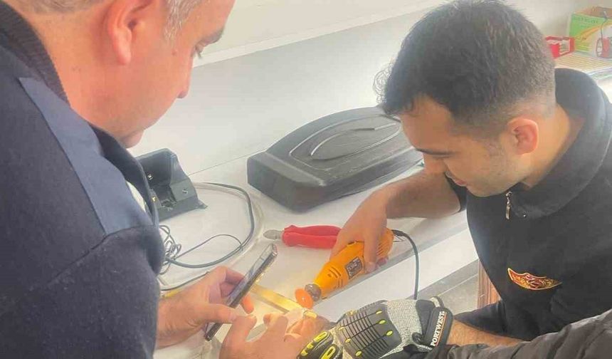 Parmağında sıkışan yüzüğü itfaiye çıkardı