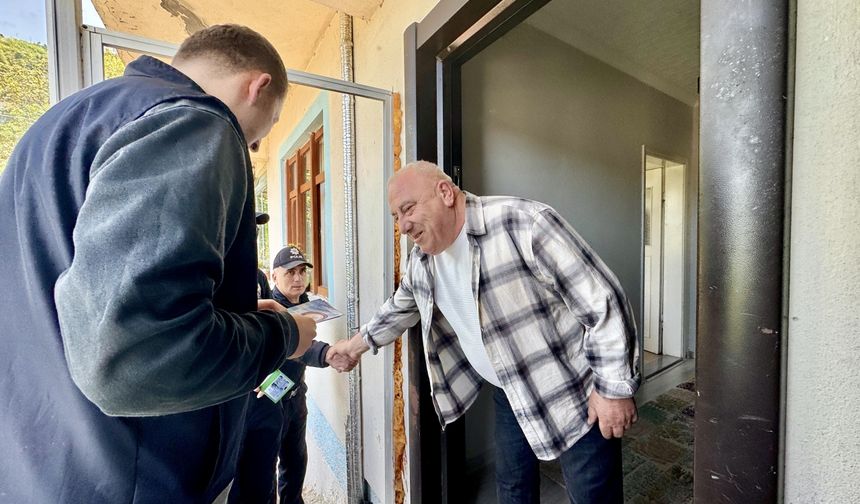 "Aile Polisi" kapı kapı dolaşıp bilgi veriyor