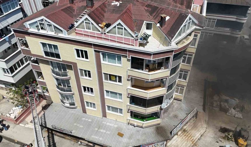 İş yeri deposunda yangın çıktı: 10 kişi tahliye edildi