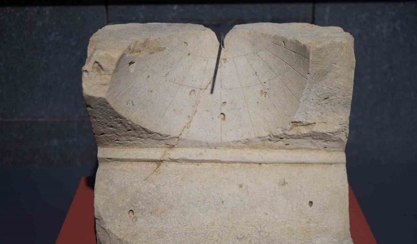 Roma Dönemi’ne ait güneş saati müzede sergileniyor