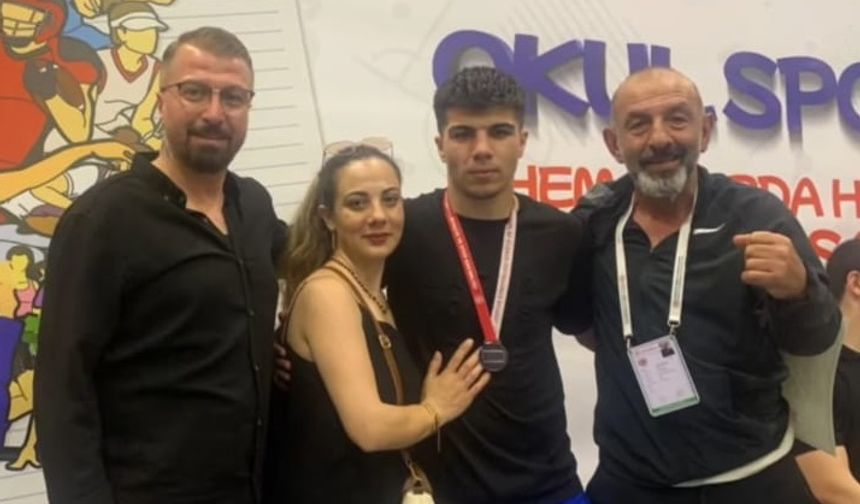 Sinoplu genç boksçu Türkiye ikincisi