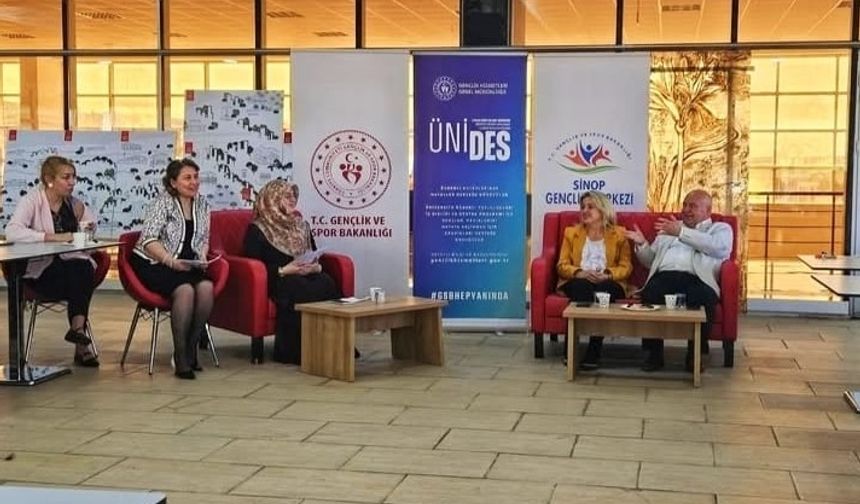 41 yıllık evli Aral çifti üniversite öğrencileriyle söyleşi yaptı
