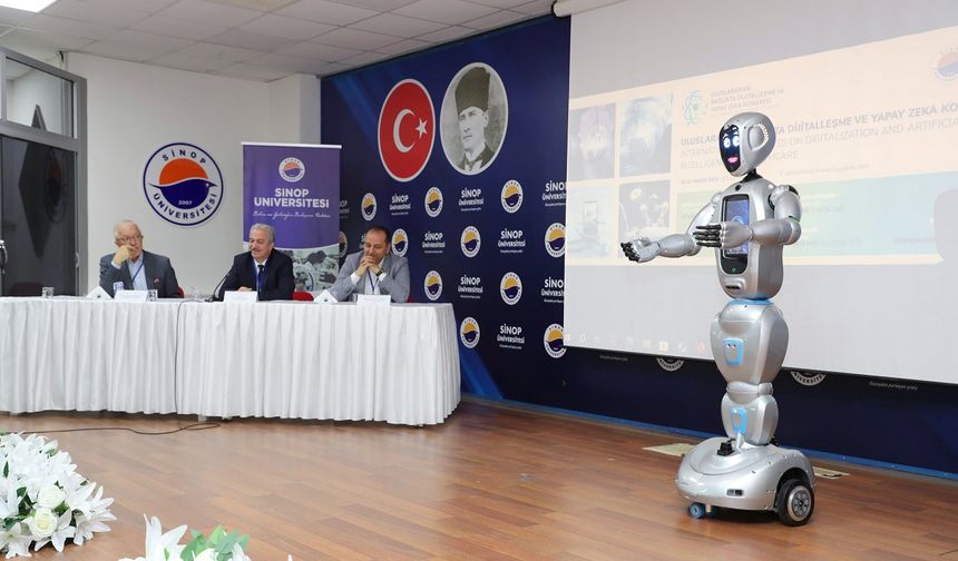 Akademisyen robot Sinop Üniversitesi'nde konuştu