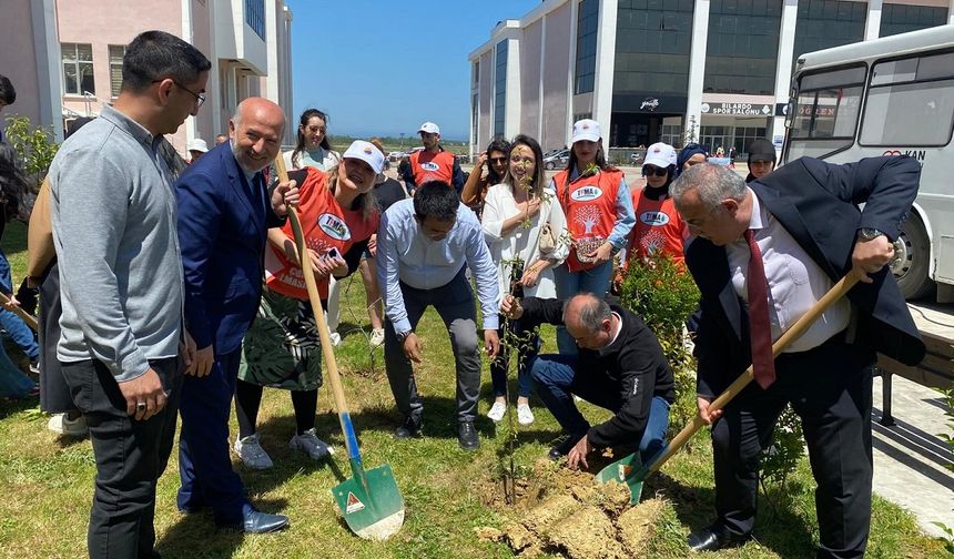 Yeşil Kampüs projesiyle fidanlar toprakla buluştu