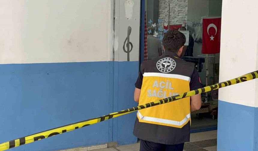 Bıçak bilediği dükkanda ölü bulundu