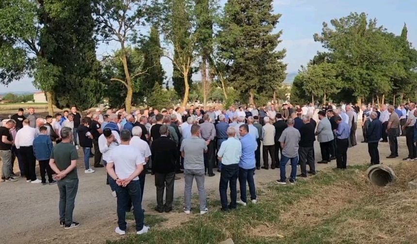 Gelenek yerine getirildi, 10 bin kişi aynı anda bayramlaştı