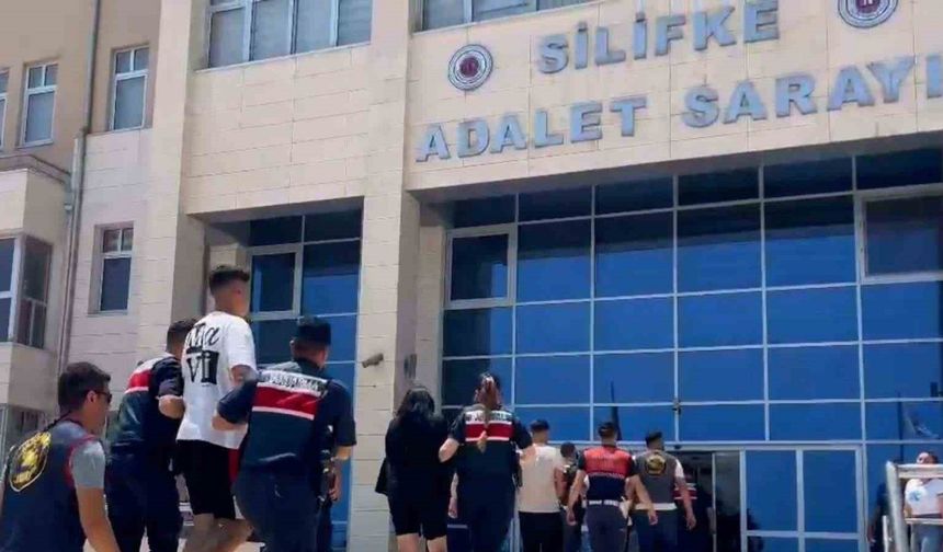 İş yerlerini kurşunlayıp zarar veren 2 şüpheli tutuklandı