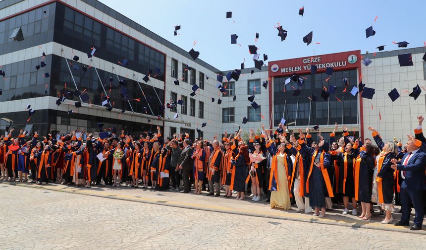 Gerze MYO’da mezuniyet coşkusu