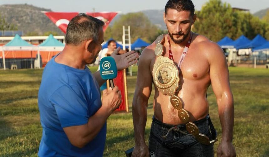 Sinoplu Pehlivan Mustafa Taş altın kemeri taktı