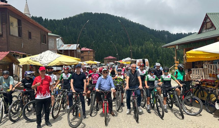 Sinoplu bisikletçiler etkinlikte pedal çevirdi
