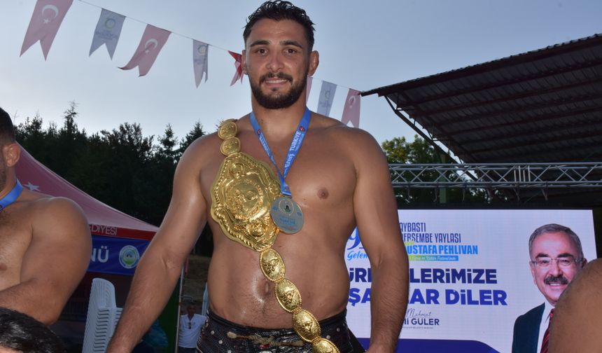 Sinoplu pehlivan altın kemeri taktı