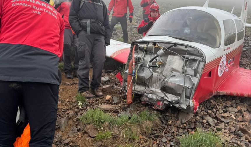 Ekipler düşen uçağın enkazına ulaştı