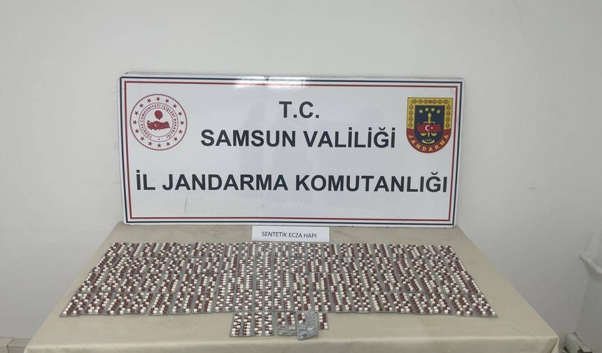 Samsun'da 1220 sentetik ecza hapı ele geçirildi