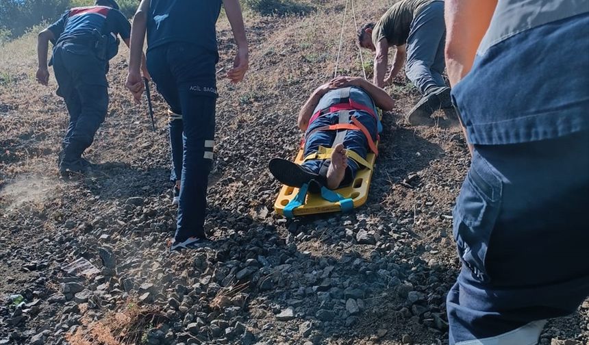Uçuruma devrilen ATV aracındaki 2 kişi yaralandı