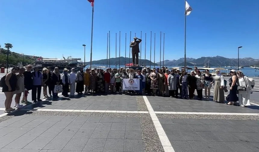 Yüzme öğrenen kadınlar ilk kez denizle tanıştı