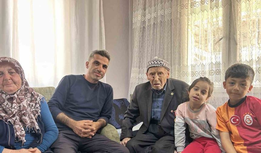 103 yaşındaki Kore gazisi torununun torununu gördü