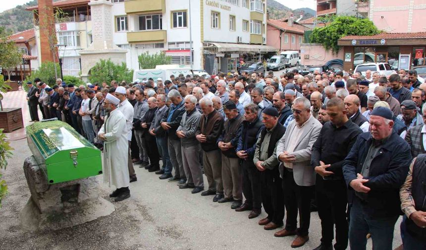 Cezaevinden çıkıp eşini vurdu