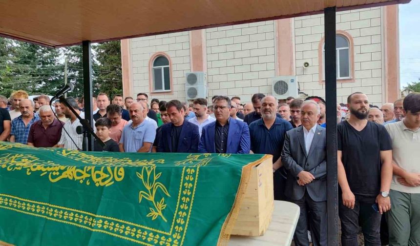Gazeteci Cem Küçük'ün babası son yolculuğa uğurlandı