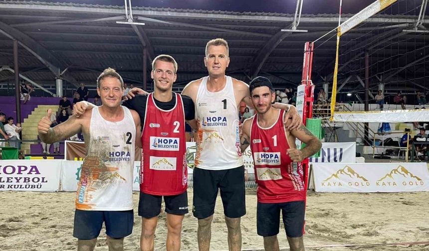 Karadeniz sahilinde uluslararası plaj voleybol coşkusu