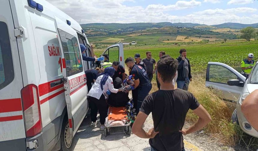 Otomobil ile hafif ticari araç çarpıştı
