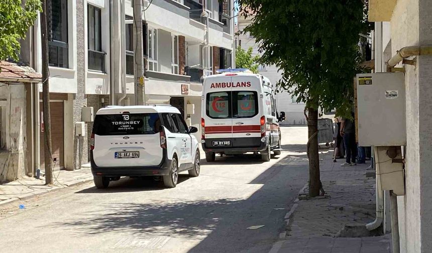 Yüksekten düşen küçük çocuk hastaneye kaldırıldı