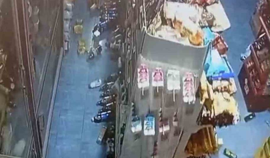 6.1’lik deprem marketi yerle bir etti