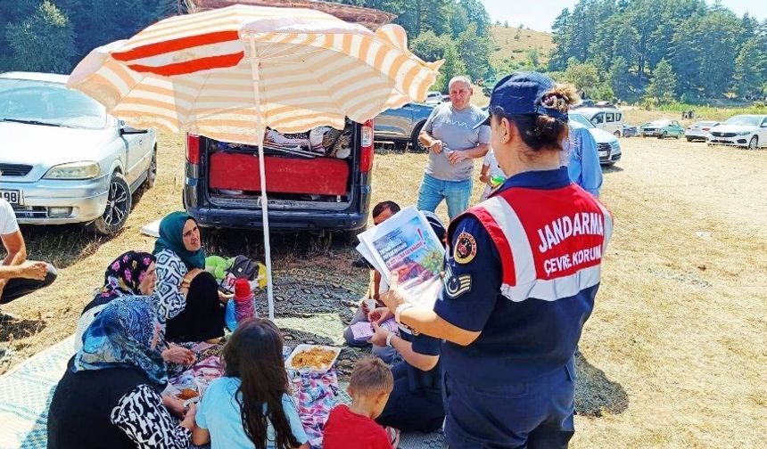 Bolu jandarması vatandaşı bilgilendirdi