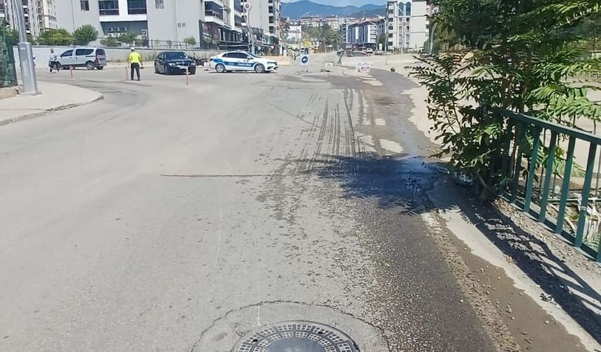 Motosiklet devrildi, sürücü yaralandı