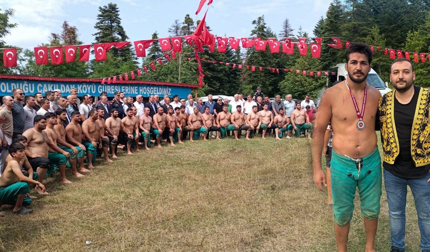 Sinop Çakıldak Güreşleri’nin 2025 ağası Antalyalı iş adamı oldu