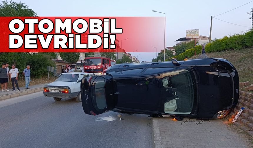 Kaldırıma çarpan otomobil devrildi