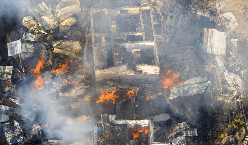 4 yayla evi yanarak kül oldu