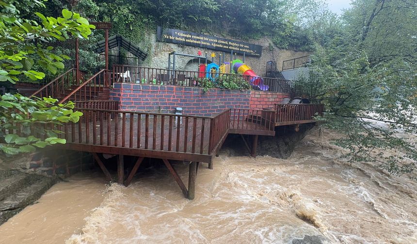 Giresun'da sağanağa yakalananlar zor anlar yaşadı